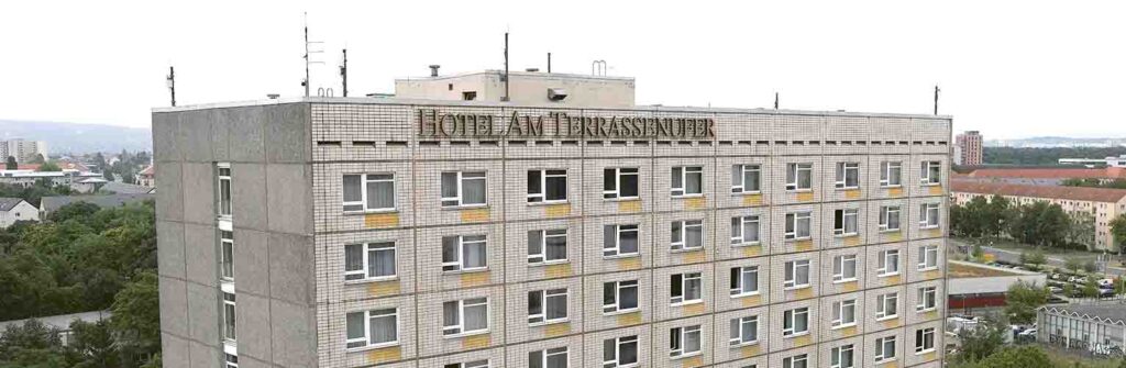 <h6 class="text-uppercase my-1">Dresden, Hotel am Terrassenufer</h6><span class="lh-sm d-block">Fassadenbestandsaufmaß</span>